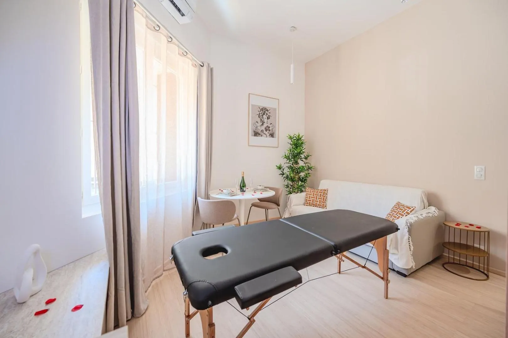 Little Bangkok - Luxury Spa Apartment Tolón