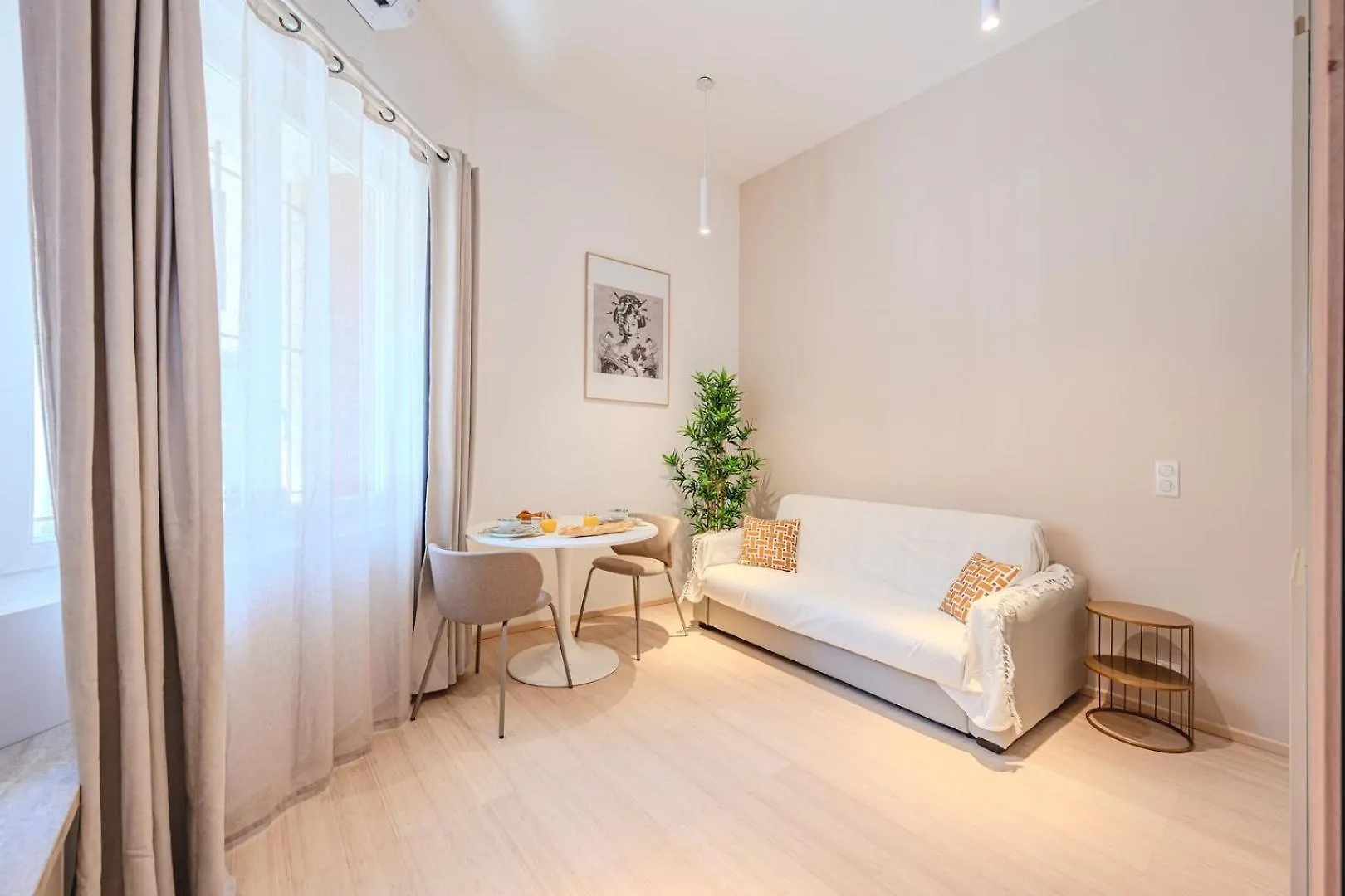 Little Bangkok - Luxury Spa Apartment Tolón