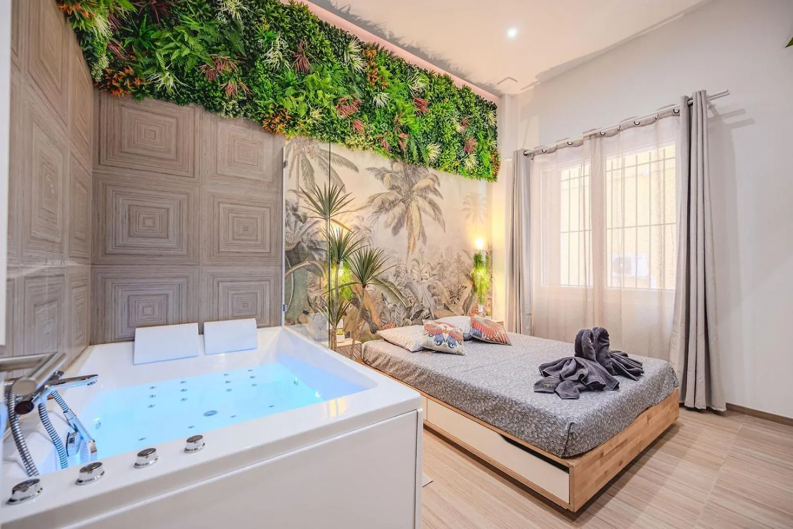 Little Bangkok - Luxury Spa Apartment Tolón